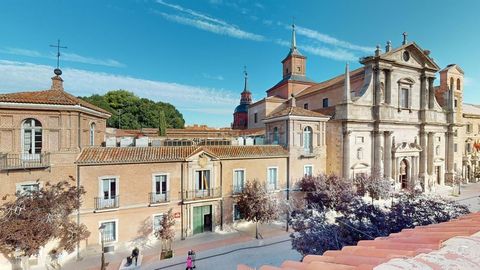 Voulez-vous vivre dans le centre historique d’Alcalá de Henares, avec une intimité et une indépendance totales et une terrasse privée ? Opportunité unique ! Penthouse spectaculaire à vendre dans la Calle Libreros, au cœur d’Alcalá de Henares, avec un...