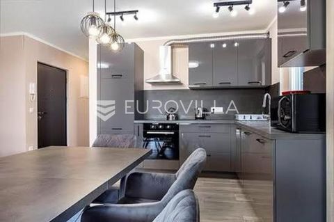 Located in the immediate vicinity of Poreč, in Nova Vas, we are selling this beautiful, modern and furnished apartment in a new building, in a smaller residential building. The apartment is located on the 2nd floor, has an area of 80.27 m2 and consis...