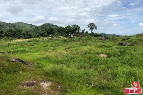 This peaceful stretch of land in the perfectly centralized location of Chalong offers lots of promise and bags full of potential. The land can be accessed via a track and already owns utilities such as well water and electricity. The great feature of...