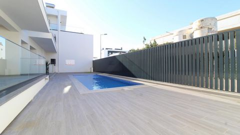 Last Apartments Available! This is the time to secure your new home! Located in the stunning village of Cabanas de Tavira, this 3 bedroom apartment on the 1st floor is ready to welcome you and your family with all the comfort and quality. Property Hi...