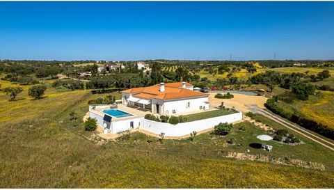 233m² living area, approx. 400m² construction area 4 bedrooms, 3 en-suite bathrooms, 1 family bathroom Fully fenced 75.000m² plot Year of construction: 2008, renovated in 2023 and 2024 10 x 5m swimming pool Ideal for agriculture, horses, and other li...