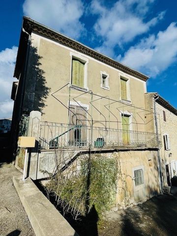 TRÈS BEAU POTENTIEL pour cette maison vigneronne de 315 m2 à rénover dans sa totalité. L'ensemble immobilier se compose de nombreux espaces à aménager. À venir découvrir impérativement !!! Un très beau projet en perspective. Annexes : Une belle cour ...