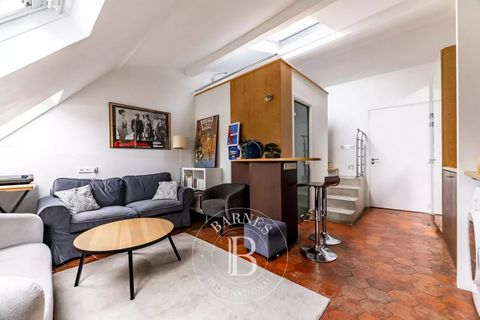 Rue du Faubourg Saint-Honoré, on the sixth floor of a prestigious building with an elevator and concierge, a stunning studio of 20m² Carrez, 30m² of floor space, perfectly optimized. It consists of a living room with an open kitchen, a bathroom with ...