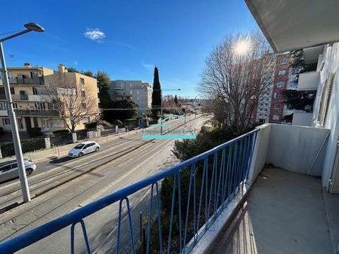 Montpellier, 20m from the Tramway, come and discover this type 3 apartment of 54m2. The apartment includes an entrance hall, an independent kitchen, a living room, 2 bedrooms, one of which has a balcony, a shower room and a separate toilet. The apart...