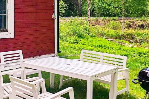 In den Wäldern ringsum Västerbotten findet man auch dieses traditionelle, geräumige Holzhaus aus dem frühen 20. Jahrhundert, das in der Gemeinde Kattisavan, etwas außerhalb von Lycksele, steht. Genießen Sie hier mit dem Wald als Nachbarn und nur 80 m...