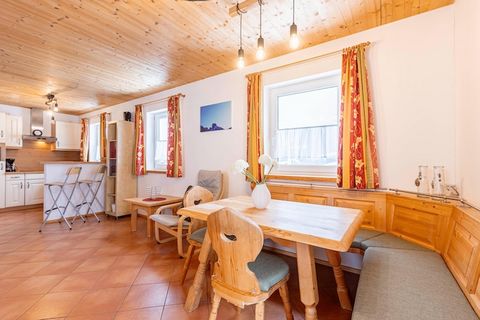 In der Nähe des Skigebietes Dachstein-West gelegen, ist dieses charmante Chalet in Annaberg-Lungötz mit seinen 3 gemütlichen Schlafzimmern perfekt für eine Familie oder eine Gruppe von bis zu 6 Personen. Im Winter bietet das nahe gelegene Skigebiet D...