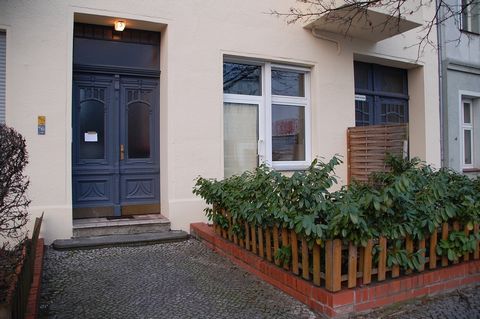 Renovated, bright 1-room apartment/partial commercial in the popular residential district of Berlin-Pankow, Fitted kitchen, basement room, own front garden use, currently fully furnished, for own use or for furnished time rental with high returns-Dep...