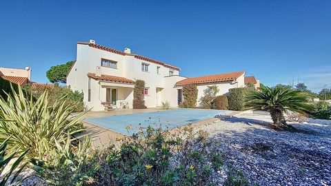 Located in the commune of Argelès-sur-Mer (66700), this property benefits from a sought-after location close to Mediterranean beaches and local amenities. The town offers a pleasant living environment and a magnificent landscape with the sea, its bea...