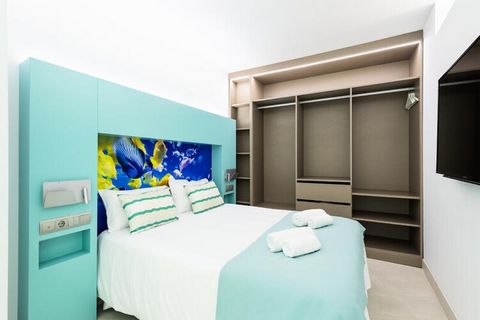 The modern holiday home, in the city center of Las Palmas de Gran Canaria, renovated in June 2023, with an independent bedroom, has a practical and sustainable design, smart locks so you don't have to worry about keys and unlimited high-speed wifi. I...