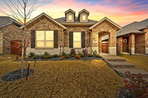 You just found your Dream Home in Mesquite! This beautiful 3 Bed, 2 Bath single story home was built by HistoryMaker in the highly sought out Solterra Community. Walking Distance from Gentry Elementary, this 2023 built home offers an open concept liv...