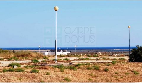 Terrain pour la construction de 2 villas de 1 chambre avec garage à Portimão. Emplacement dans l'urbanisation de Pontalgar, à côté de la N125, à Encosta das Fontainhas, Mexilhoeira Grande, Portimão. Parcelles contiguës avec une excellente luminosité,...