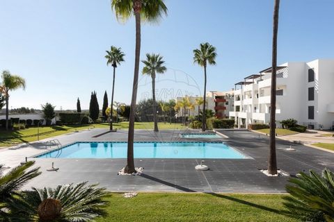 apartment in the Vila Rosa building, Vilamoura The ideal place to relax. The partially equipped kitchen includes a practical pantry for additional storage. The room is also air-conditioned for added comfort. 1 km from the golf course, which makes thi...