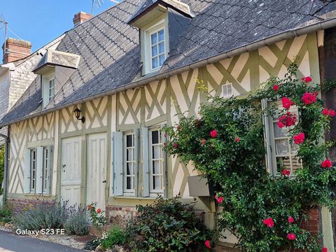 Dans un secteur privilégié, cette charmante maison de village et son jardin clos, situé à 5 minutes de tous les commerces allie l'authenticité d'une Normande et le confort cosy à l'abri des regards. Au rez-de-chaussée : salle à manger /salon avec bel...