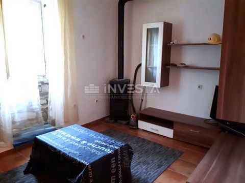 Location: Istarska županija, Pula, Centar. For sale, a studio apartment located in the center of Pula. This apartment offers everything its future owners need for a safe and peaceful life, as well as everything needed for a secure return on investmen...