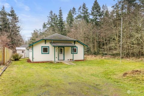 Welcome home to this adorable cottage, offering cozy charm & modern comfort in a delightful single-level design. Featuring 1 bedroom and a ¾ bath, this inviting home boasts an open floor plan that maximizes space & natural light. The covered front en...