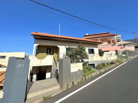 Villa met 4 slaapkamers en zeezicht in Calheta - Loreto *Unieke kans* We presenteren een villa met 4 slaapkamers en een groot renovatiepotentieel, gelegen in de rustige omgeving van Loreto, in Calheta. Met een prachtig uitzicht op zee en een toplocat...