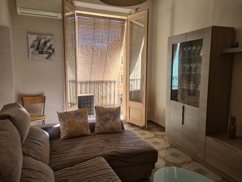 THREE-BEDROOM APARTMENT IN THE UPPER PART OF TARRAGONACetruder Room,Full BathroomLiving Room with balcony with fantastic views of the Plaza de las ColsStoneware floor,Air conditioningExterior and sunnyLocated in an area with all services,such as scho...