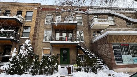 Coeur Plateau Mt Royal, charming 2 bedroom condo with a beautiful living space in the back. Small condominium of 5 units, well maintained and friendly. Undivided co-ownership: Desjardins financing and 20% cash INCLUSIONS Refrigerator, stove, washer/d...