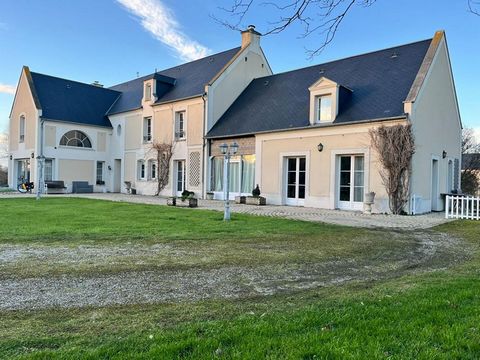 AMOUREUX DE GRANDS ESPACES vous ne pourrez qu'être séduits par cette gigantesque maison réunissant 431 m² avec ses 11 chambres au total. Au rez de chaussée de la maison principale (187m²) : Pièce de vie de presque 100m² exposée SUD avec terrasse, che...