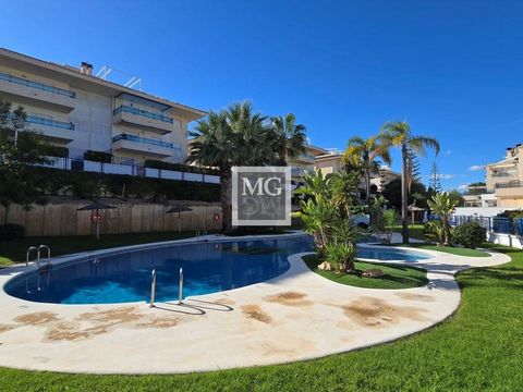 ÅTERFÖRSÄLJNING: Möblerad lägenhet med stor balkong, 3 sovrum i Mil Palmeras, Torre de la Horadada, Spanien Beskrivning MG Realty Spain presenterar en vacker lägenhet med 3 sovrum, bondgård och utrustat kök, stor balkong, inomhusparkeringsplats, käll...