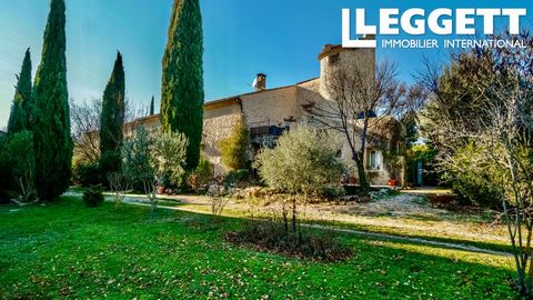 A11432 - This renovated ancient farm is the realisation of your Provencal dream. A newly constructed pool area (March 2024) with a pool of 7 x 3 m completes the dream. Beautifully renovated, it dazzles your mind with its large reception room and the ...