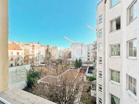 ¡Corte superior y atado superior! Este maravilloso apartamento de 3 habitaciones en la 4ª planta del ascensor convence por una distribución óptima de las habitaciones (apta para pisos compartidos). Desde la práctica antesala se accede a la amplia coc...