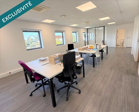 260 m² de bureaux climatisés et fonctionnel sur 2 étages. Disponible immédiatement