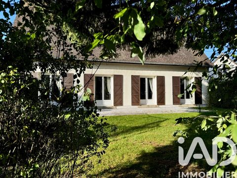 iad France - Frank Lloyd vous propose: À VENDRE – Maison familiale de 179 m² avec sous-sol total sur terrain de 783 m² – Beauvais, quartier calme et recherché Située dans un quartier calme et recherché de Beauvais, cette maison traditionnelle des ann...