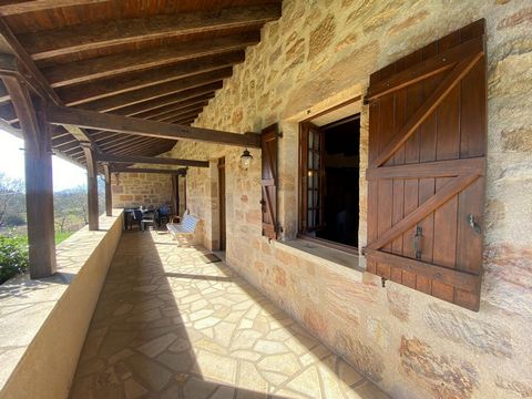 Très grande maison, un T3, trois granges, projet touristique