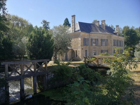 Maison de Maître de 250 m², restaurée, cadre magnifique !!!