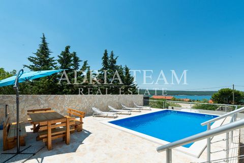 For sale apartment house with pool and excellent sea view, Gornji Karin - Obrovac PROPERTY DESCRIPTION: Basement: garage, two storage rooms. High ground: APP1 - studio apartment - 1 bedroom, bathroom and small kitchen. APP - 3 bedroom, living room, k...