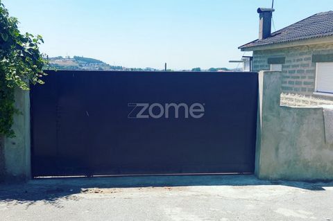 Property ID: ZMPT546859 If you are looking for peace and space for the construction of a villa, you will find in Vila de Joane a plot of urbanized land with 1700 m2. Excellent plot of land with good sun exposure and without great slope. This plot of ...