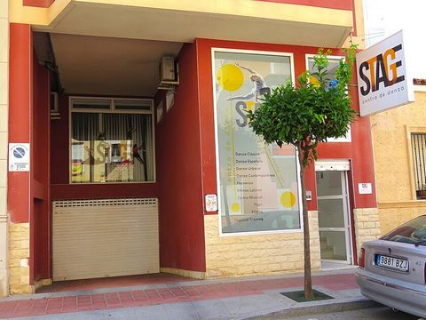 Commercial unit in Guardamar del Segura. Commercial premises for Sale or Rent with option to buy located in Guardamar del Segura. This place is conditioned as a dance school, with an area of 110 m2 on two floors. It has two equipped living rooms, cha...