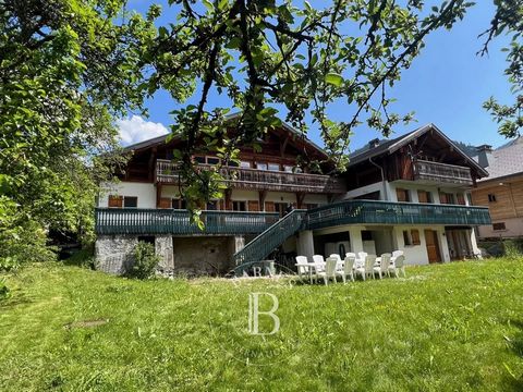 Village centre. Located at the foot of the slopes and 5 minutes from another Châtel ski resort, this 1680 property was completely renovated into a chalet in 2008. Built on a plot of around 1 100 sq.m, this traditional farmhouse in the French Alps of ...