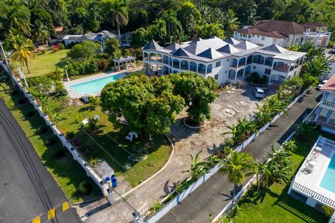 Lifestyle, Lifestyle, Lifestyle! Mammee Bay Estate is de enige gated community in de buurt van Ocho Rios die aan de zee ligt met privévilla's. Huiseigenaren hebben toegang tot de strandclub met restaurant, bar en beachvolleybal en 2500 voet poederach...