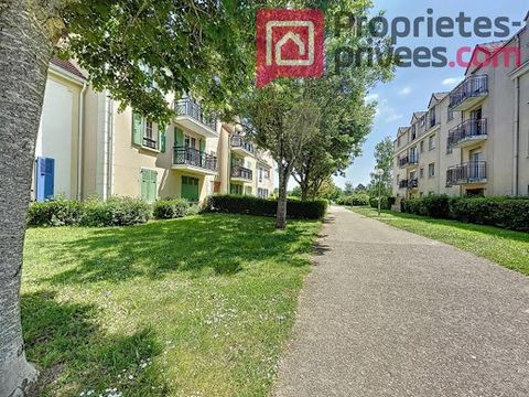 VILLEPREUX CENTRE In a small condominium, quiet, come and discover this charming 2 rooms of 38m ² offering: Entrance with cupboard on living room, open kitchen, bedroom with closet, bathroom with toilet. In addition the apartment has a cellar. Renova...