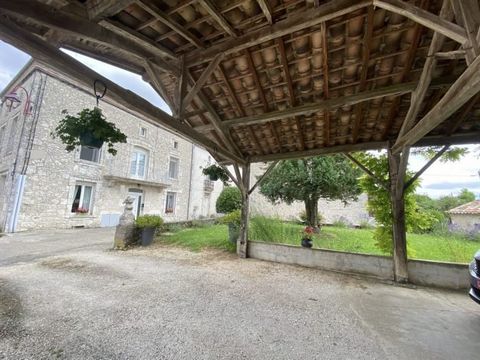 This impressive 4 bed stone house is in a small but popular village, ideally located with easy access to Agen, Montaigu de Quercy and Villeneuve sur Lot.   Completely renovated 16 years ago, whilst keeping the original features such as the elm stairc...