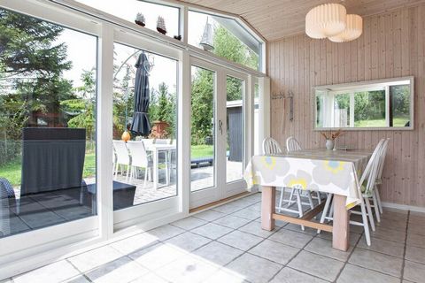 At Gudmindrup Lyng you will find this renovated cottage with really good rooms, a large living room in connection with the kitchen and a good large bathroom. Note that the beds in one room are only 70 cm wide. There are good terraces for the house, g...