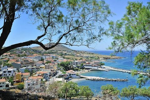 Maisons de vacances bien entretenues avec piscine privée et jardin à la périphérie du petit village de pêcheurs de Panormo et à seulement 200 mètres de la plage de sable. Les deux maisons adjacentes ont été construites dans un style traditionnel et o...