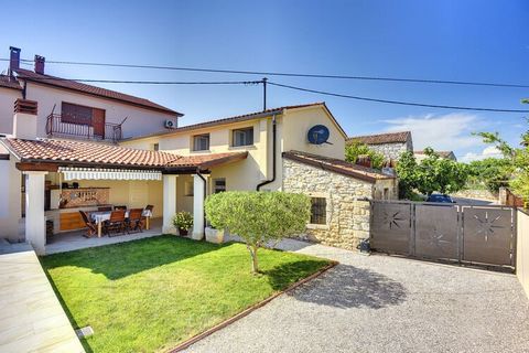 Villetta Valtura is a modern villa with pool located near the town of Pula. This beautifully decorated villa in Valtura extends over two floors - the ground floor features a cosy living room, kitchen and dining room, as well as one bathroom with show...