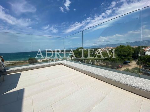 Luxury 3-bedroom apartment for sale, first row to the sea! Povljana - Pag, PROPERTY DESCRIPTION: APARTMENT 7, on the 2nd floor of the building, consisting of: hallway, bathroom, bedroom, living room / kitchen / dining room, balcony and gallery (two b...