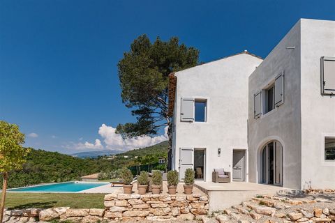This contemporary house of about 157m2, completed in 2022, is a real corner of paradise. It's located just a few minutes from the charming village of Tourettes-sur-Loup, ans 30 minutes from Nice airport. With its breathtaking views over the green hil...
