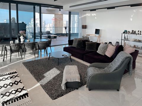 A beautifully designed penthouse in the sought-after Migdalei Ha’Zeirim building within walking distance from Azrieli Mall, Sarona complex, Ichilov Hospital, Savidor train station, and more.   189 sqm + 50 sqm. balcony 40th floor Stunning open views ...
