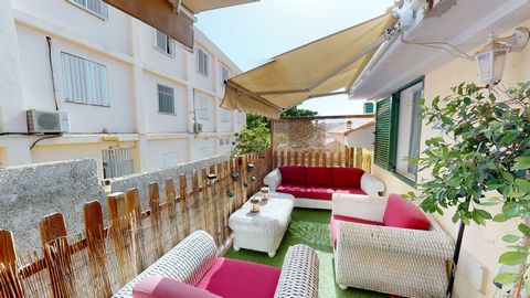 Perfect family home in San Fernando, Maspalomas. Generous duplex townhouse over 125 square meters constructed area with an inviting terrace and balcony, as well as 3 large bedrooms, living room with access to the terrace, separate kitchen with dining...