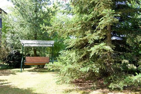 Immerse in the beauty of nature and forget your worries in this countryside in Gegensee. This holiday home has 2 bedrooms and offers a pleasant stay for a family of 5. It comes with a terrace, furnished garden, and grill to relax. Rieth beach is at 1...
