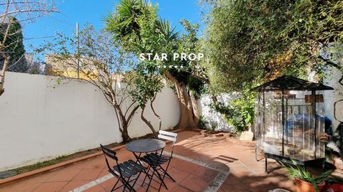 STAR PROP freut sich, Ihnen exklusiv dieses herrliche Anwesen im Zentrum von Llançà präsentieren zu können. Diese ideal für Familien geeignete Unterkunft besticht durch ihre geräumigen, hellen, sonnigen und luftigen Zimmer, die eine gemütliche und ha...