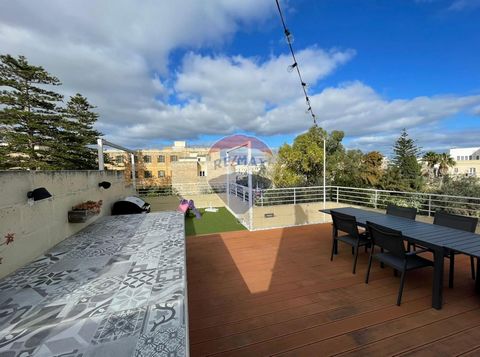 Naxxar - Urban Conservation Area (UCA) - Thoughtfully designed duplex penthouse with a private roof and airspace, part of a small block of three units. This residence effortlessly combines modern living with heritage preservation in the heart of Naxx...
