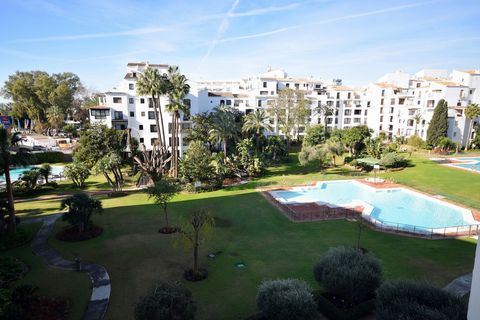 Located in Puerto Banús. Very nice apartment in Las Terrazas de Banus, 2 bedrooms 2 bathrooms in a private residence with pool, garden, concierge, parking place. It's a perfect place to enjoy your life, forgot your car, you have everything in wa...