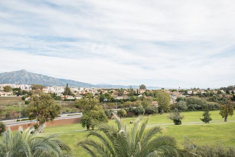 Located in Guadalmina Baja. This property is extremely well located in a gated and secure community of Guadalmina Baja, one of Marbellas most prestigious beachside areas. This duplex penthouse is ample and spacious with 3 bedrooms in total. A lovely ...