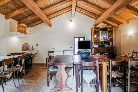 Live in an apartment in a stone house in Assisi with a beautiful view of the countryside. It is the ideal choice for a vacation in the sun with one or two families. Outside you can let off steam and have fun in the communal pool. The house is located...